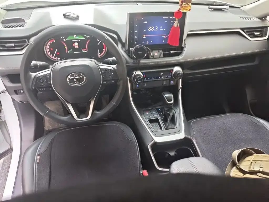Toyota RAV4 — фото 10