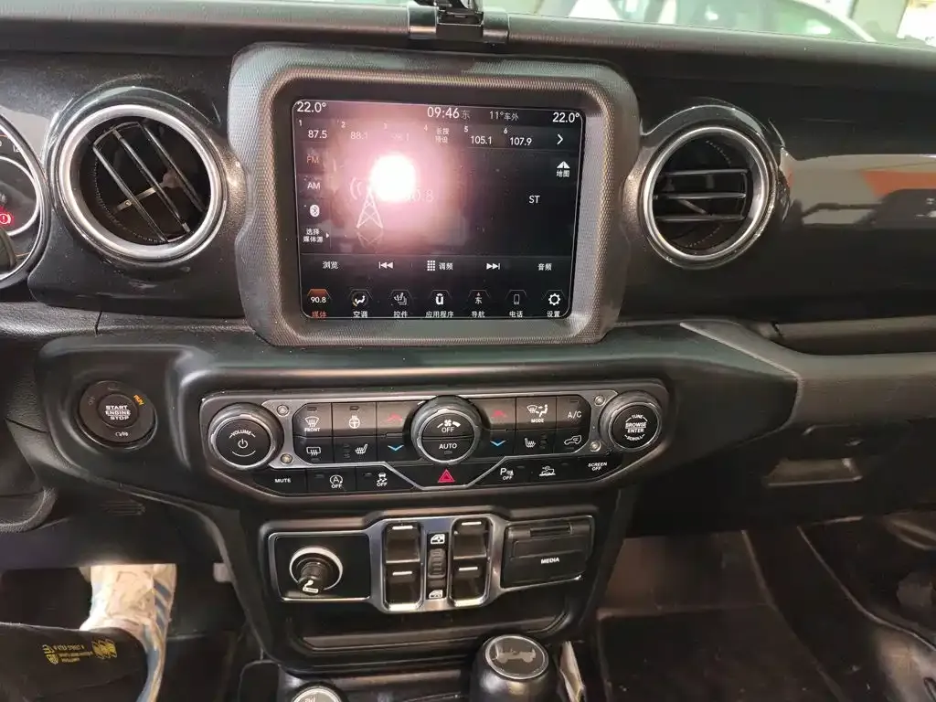 Jeep Wrangler — фото 10