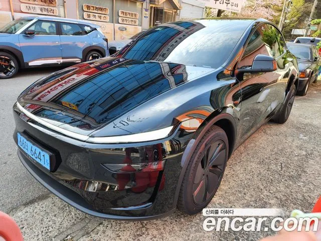Tesla Model Y — фото 10