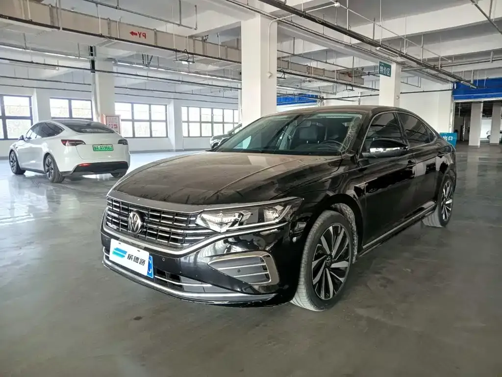 Volkswagen Passat — фото 1