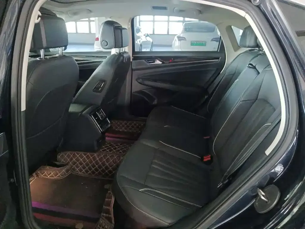 Volkswagen Passat — фото 10