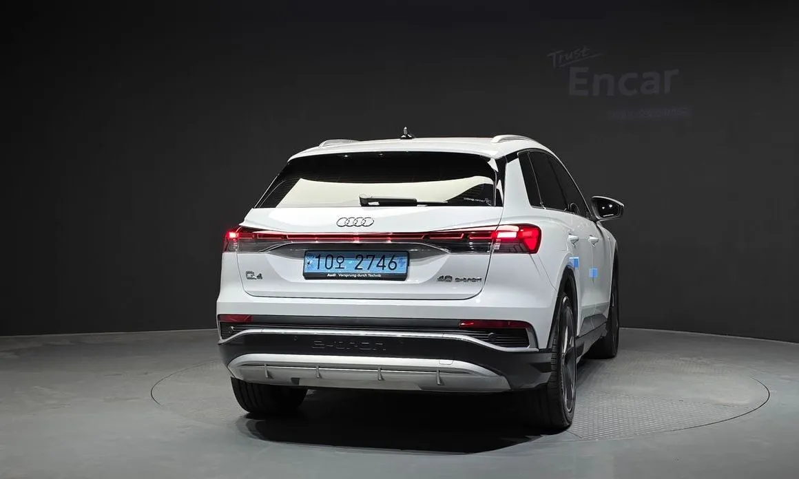 Audi Q4 e-tron — фото 10