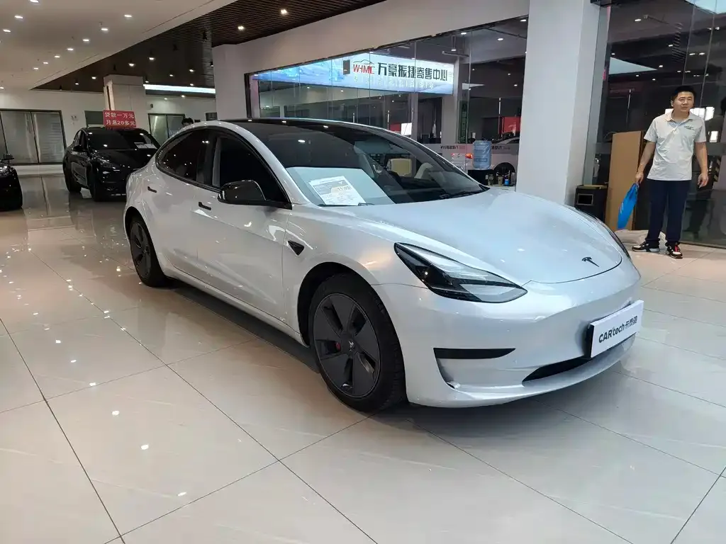 Tesla Model 3 — фото 10
