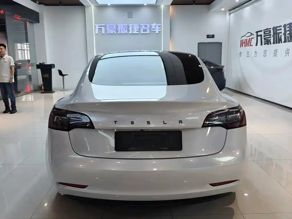 Tesla Model 3 — фото 9