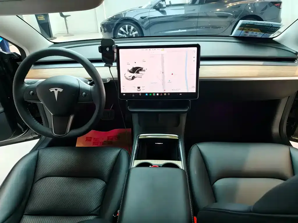 Tesla Model 3 — фото 6