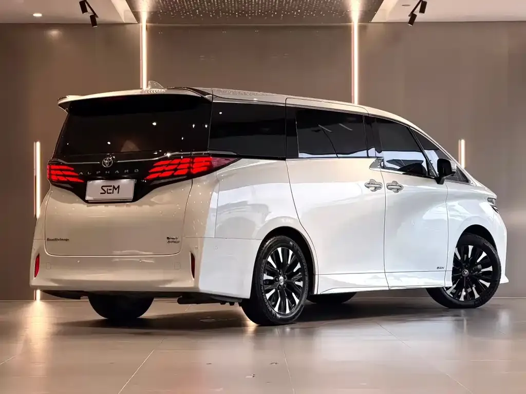 Toyota Alphard — фото 8