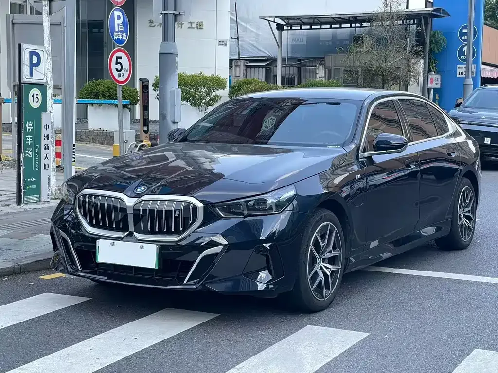 BMW i5 — фото 1