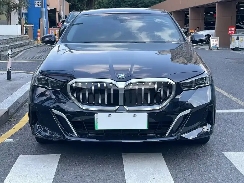 BMW i5 — фото 8