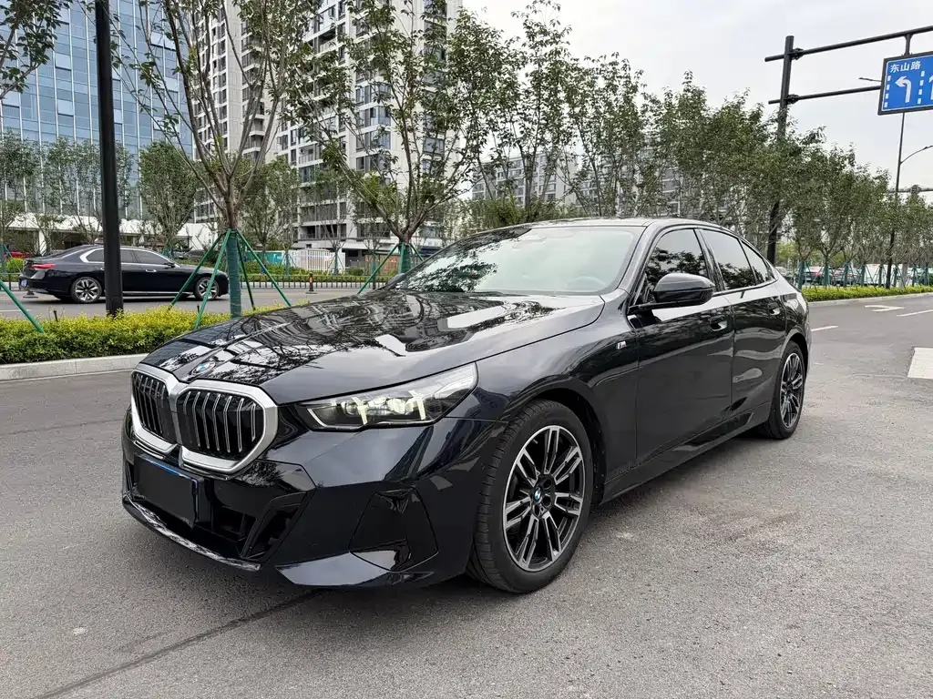 BMW 5 Series (Import) — фото 1