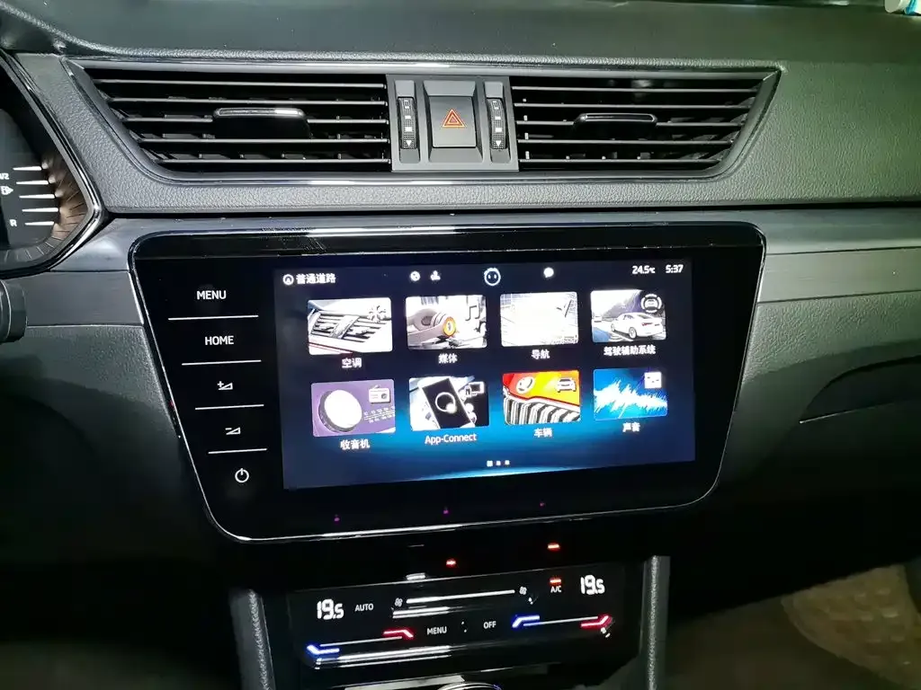 Skoda Superb — фото 10