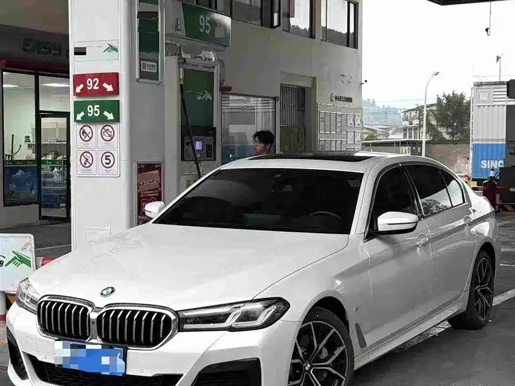 BMW 5 Series — фото 1