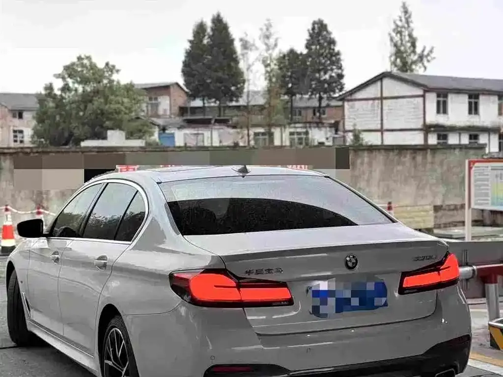 BMW 5 Series — фото 4