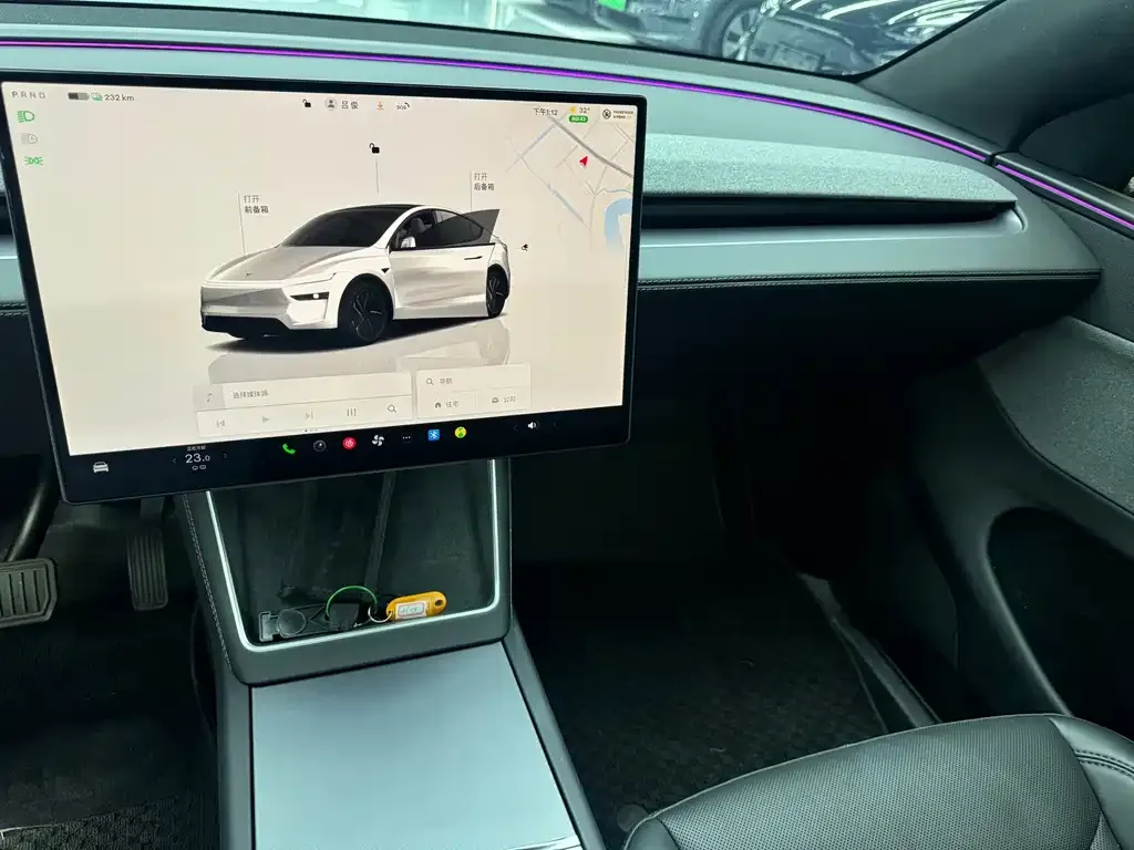 Tesla Model Y — фото 10