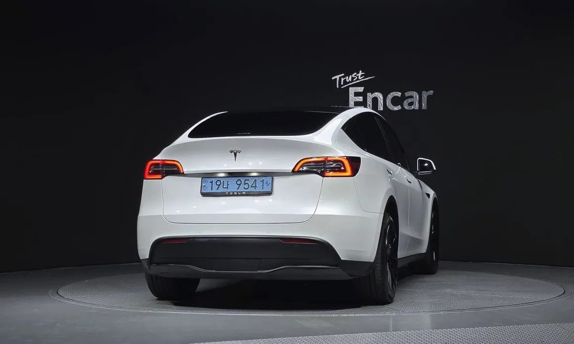 Tesla Model Y — фото 6