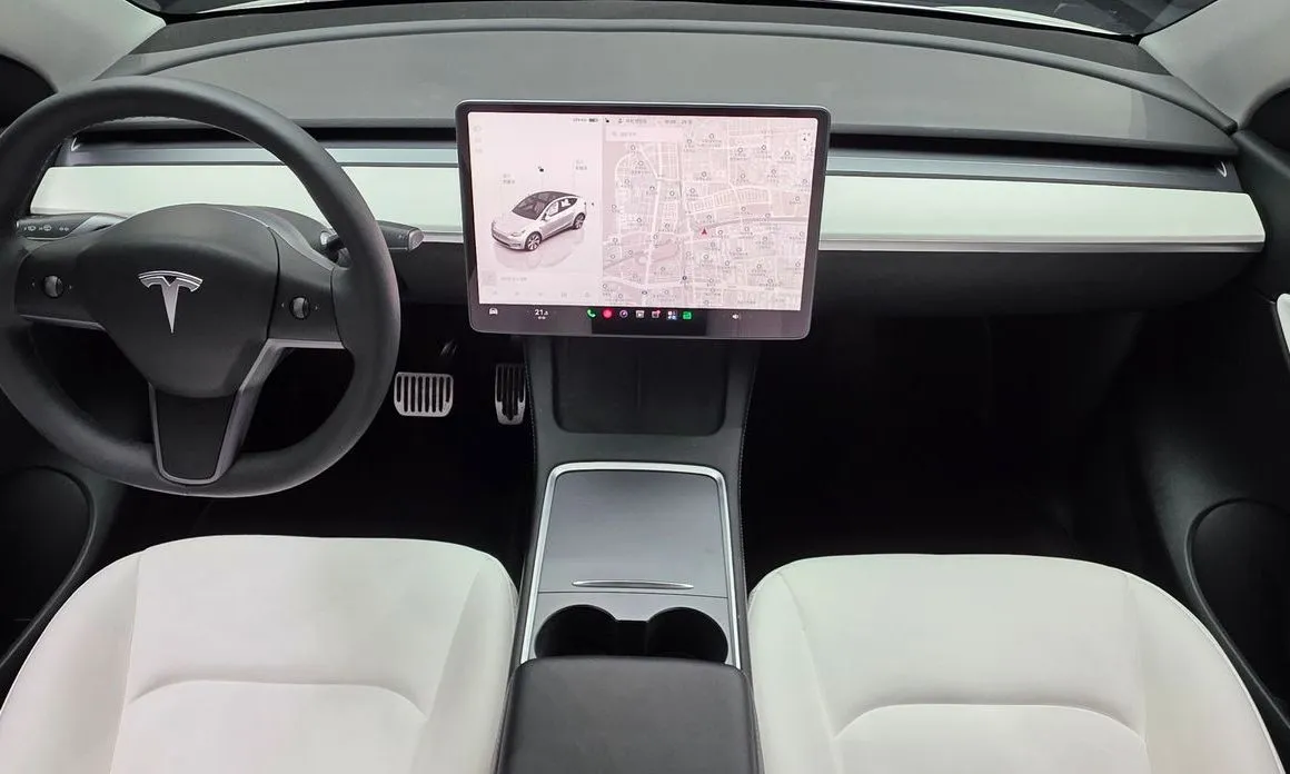 Tesla Model Y — фото 10