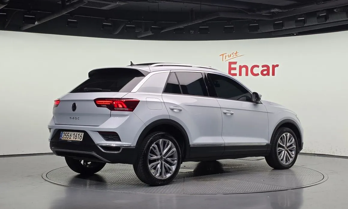 Volkswagen T-Roc — фото 6