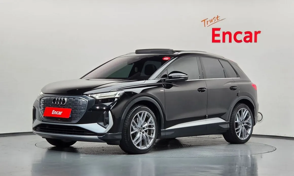 Audi Q4 e-tron — фото 1