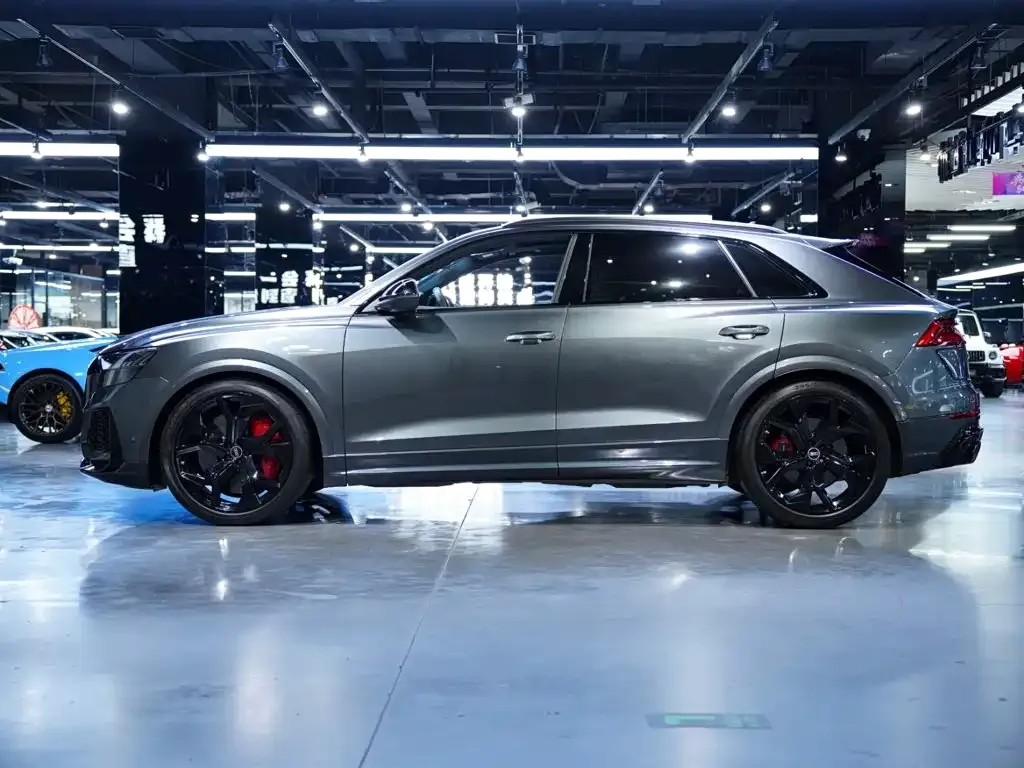 Audi RS Q8 — фото 3
