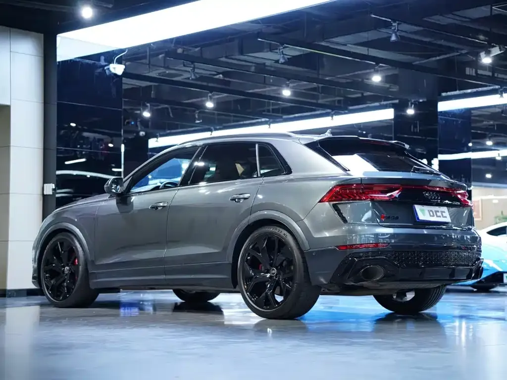 Audi RS Q8 — фото 9