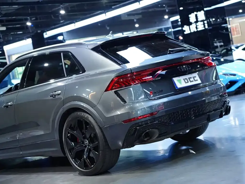 Audi RS Q8 — фото 7
