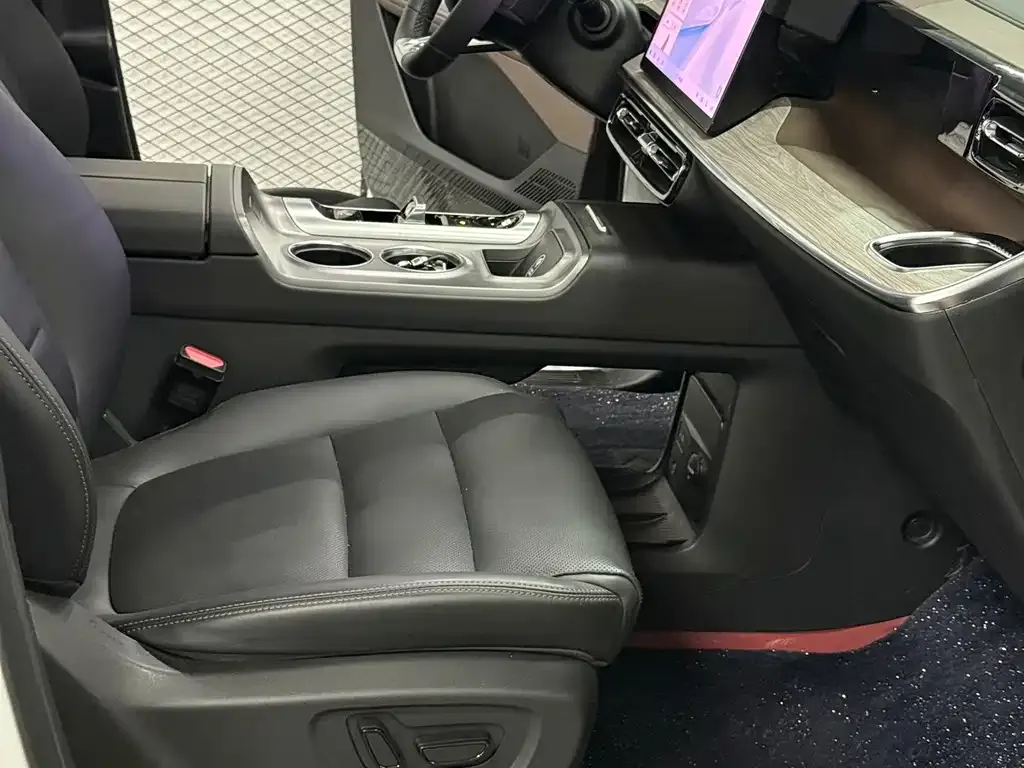 GAC Motor Trumpchi E8 — фото 8