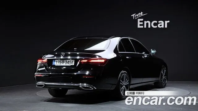 Mercedes-Benz E-Class — фото 2