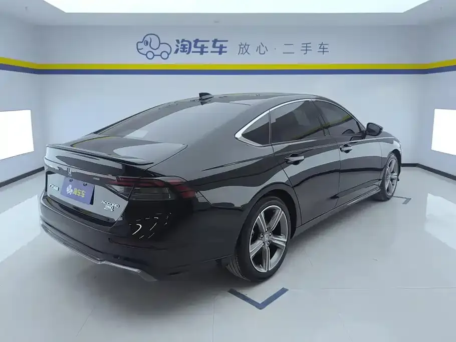 Honda Accord — фото 10