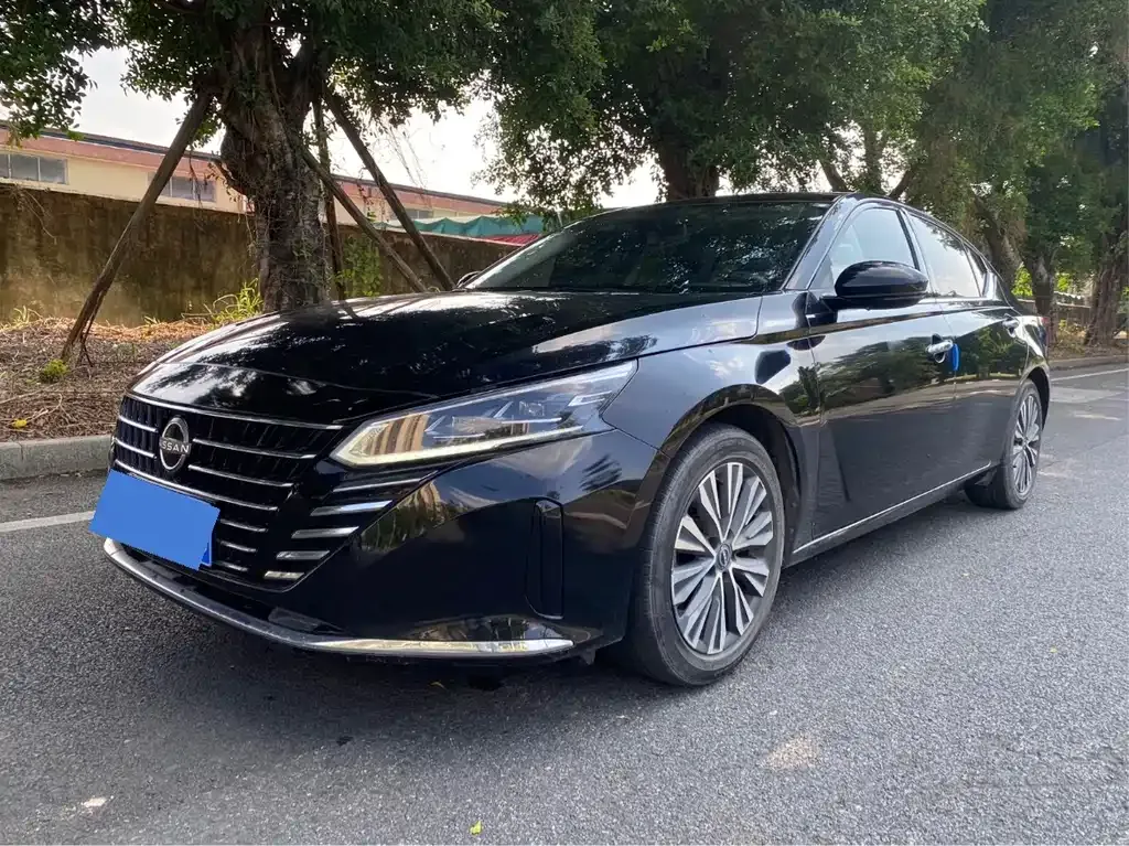 Nissan Teana — фото 1