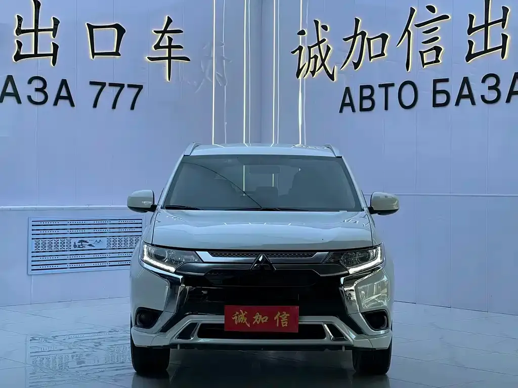 Mitsubishi Outlander — фото 10
