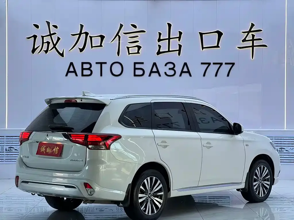 Mitsubishi Outlander — фото 6