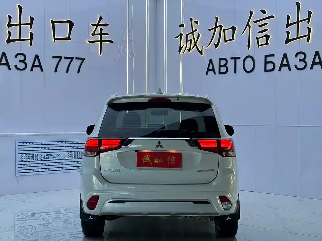 Mitsubishi Outlander — фото 9