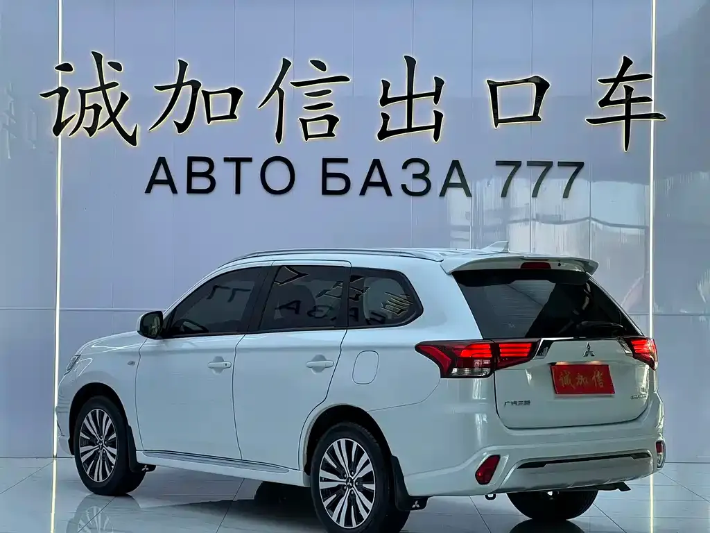 Mitsubishi Outlander — фото 3