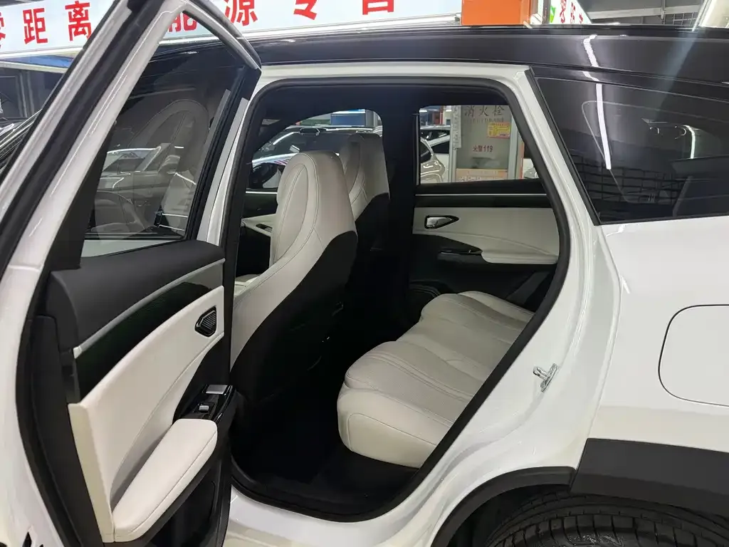 Geely Galaxy L7 — фото 7