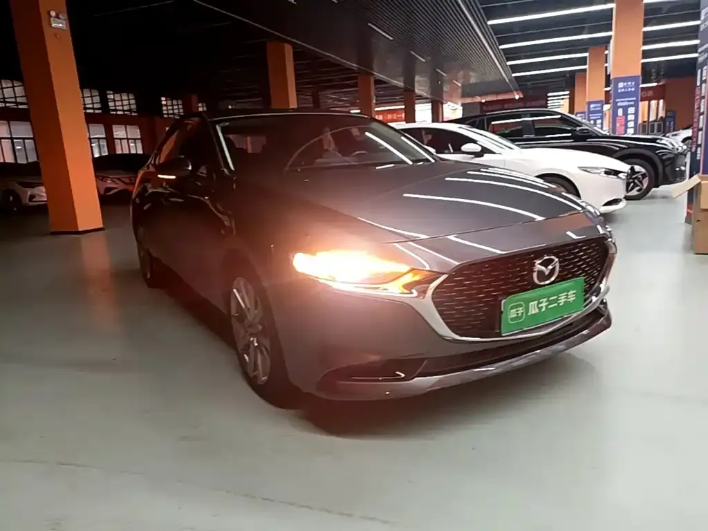 Mazda 3 Axela — фото 9
