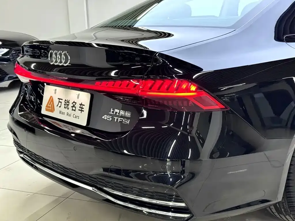 Audi A7L — фото 10