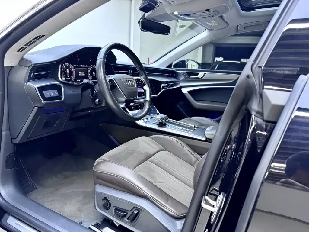 Audi A7L — фото 5