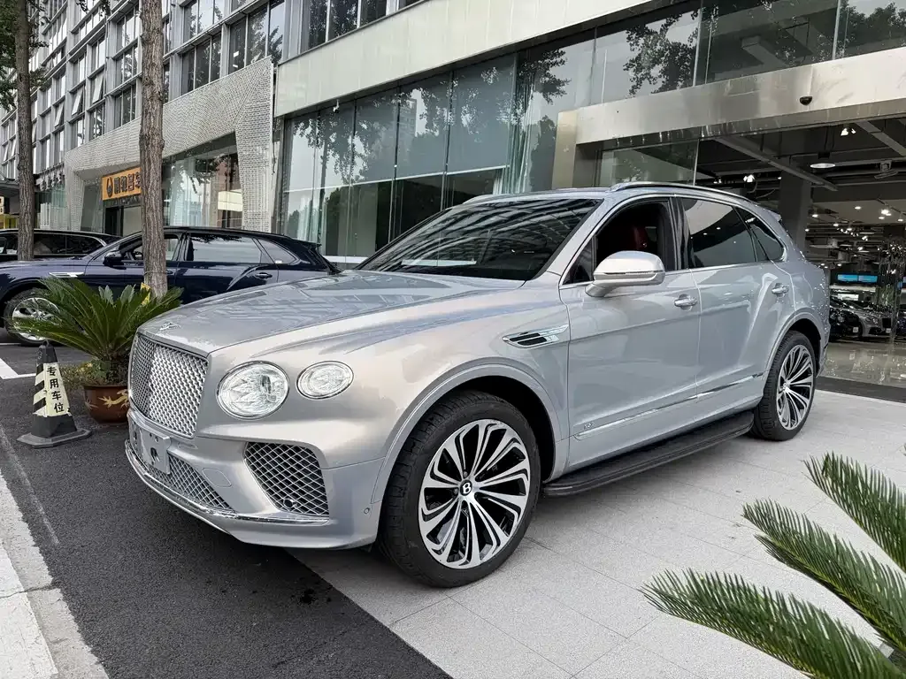 Bentley Bentayga — фото 1