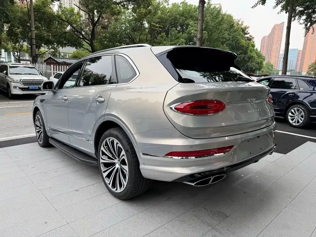 Bentley Bentayga — фото 9