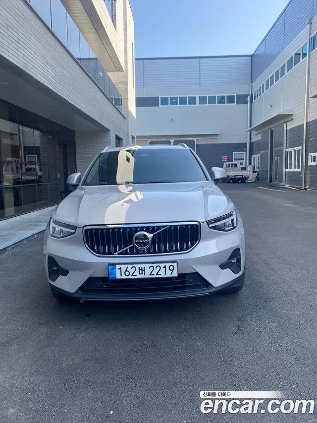 Volvo XC40 — фото 1