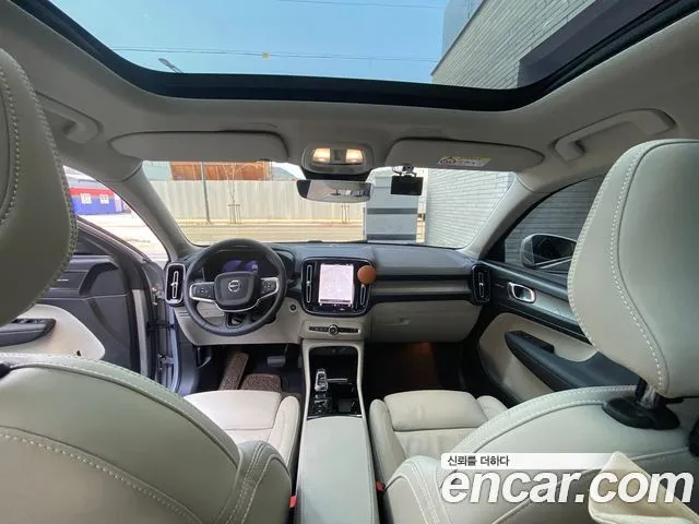 Volvo XC40 — фото 2