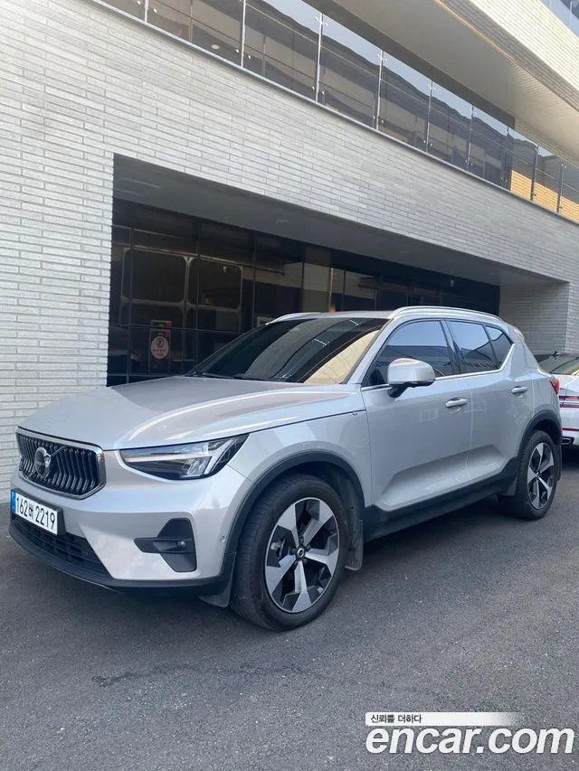 Volvo XC40 — фото 10