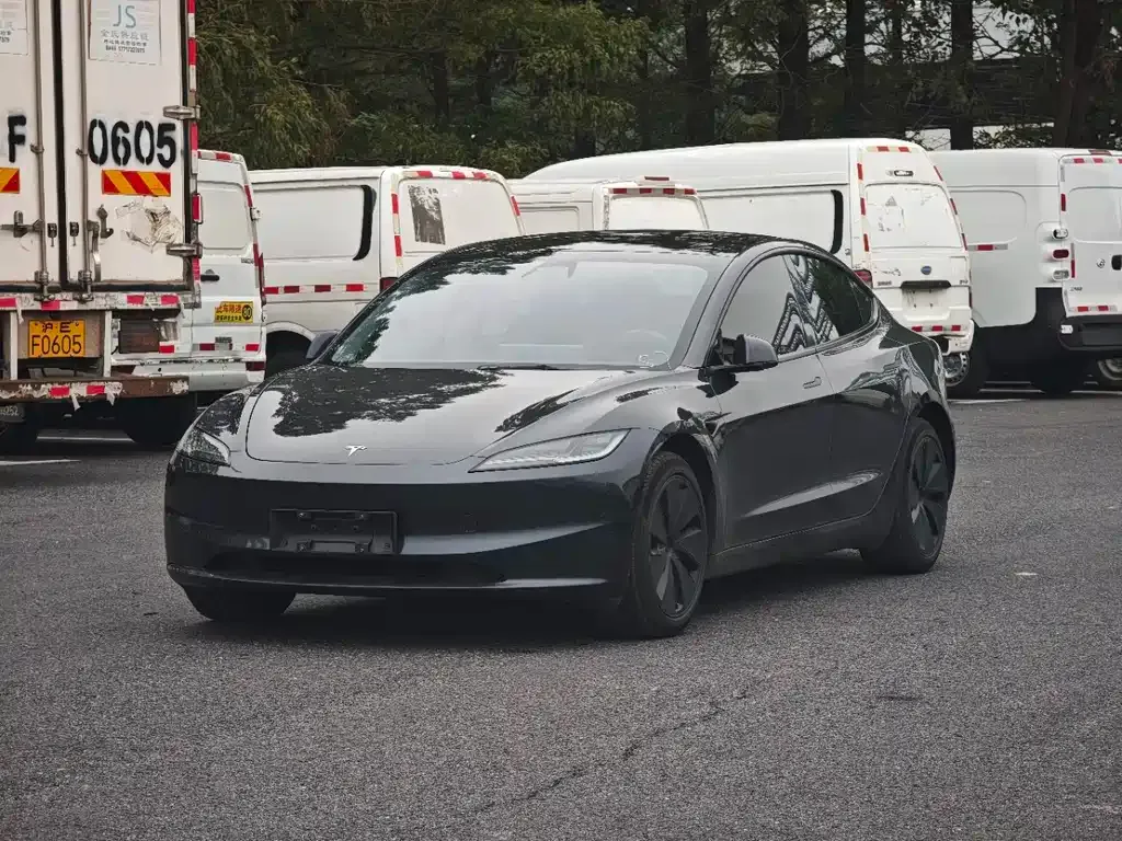 Tesla Model 3 — фото 1