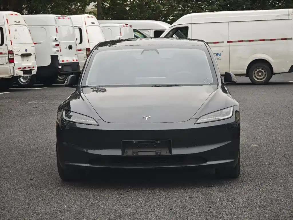 Tesla Model 3 — фото 9