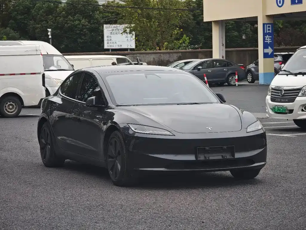 Tesla Model 3 — фото 4