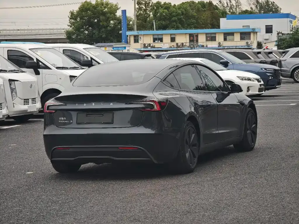 Tesla Model 3 — фото 6