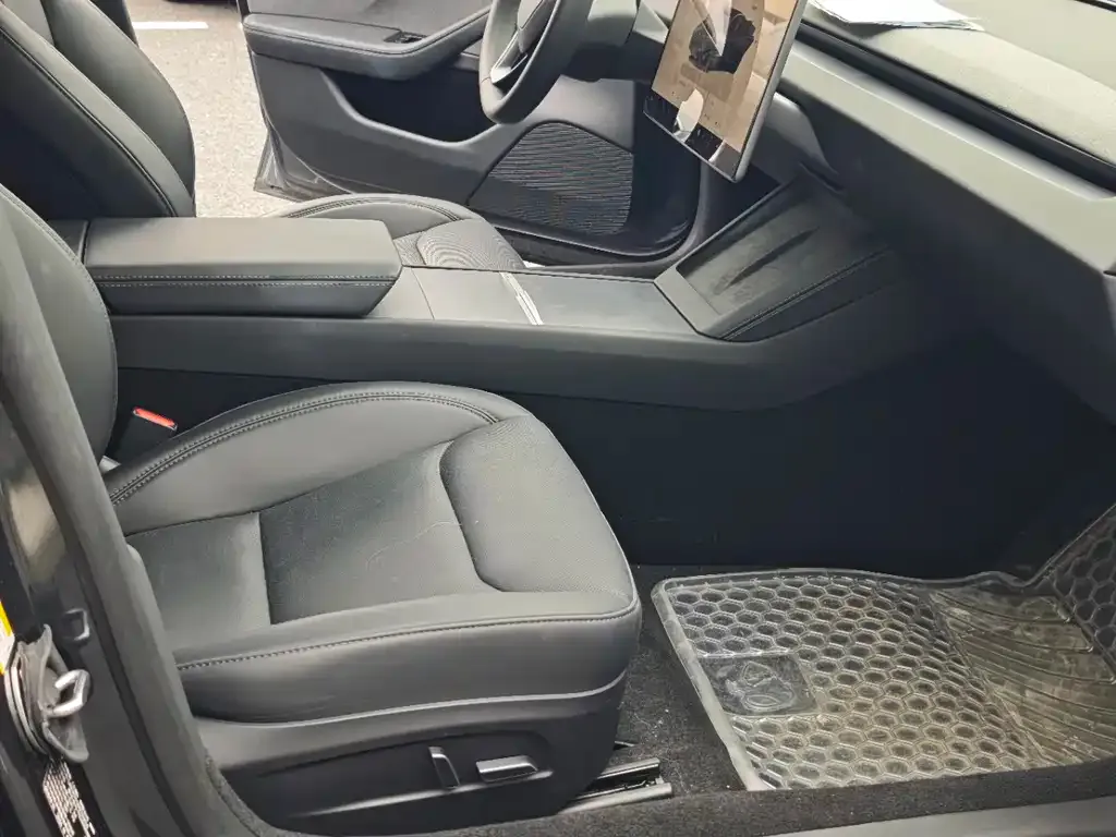Tesla Model 3 — фото 10