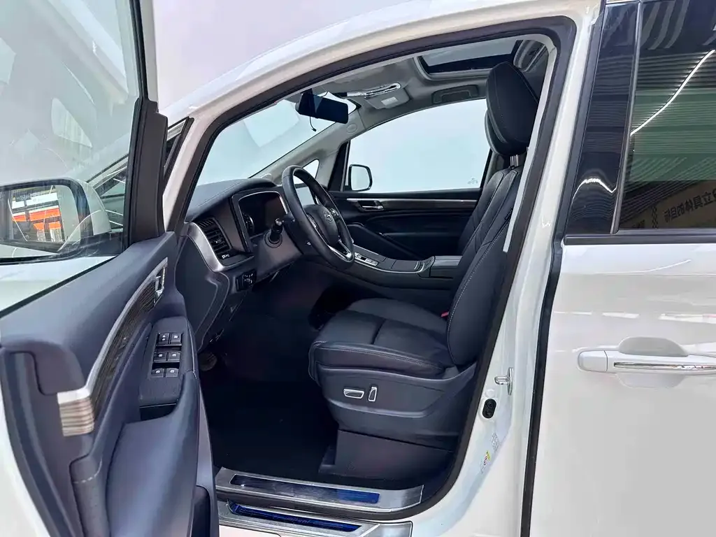 GAC Motor Trumpchi M8 — фото 9