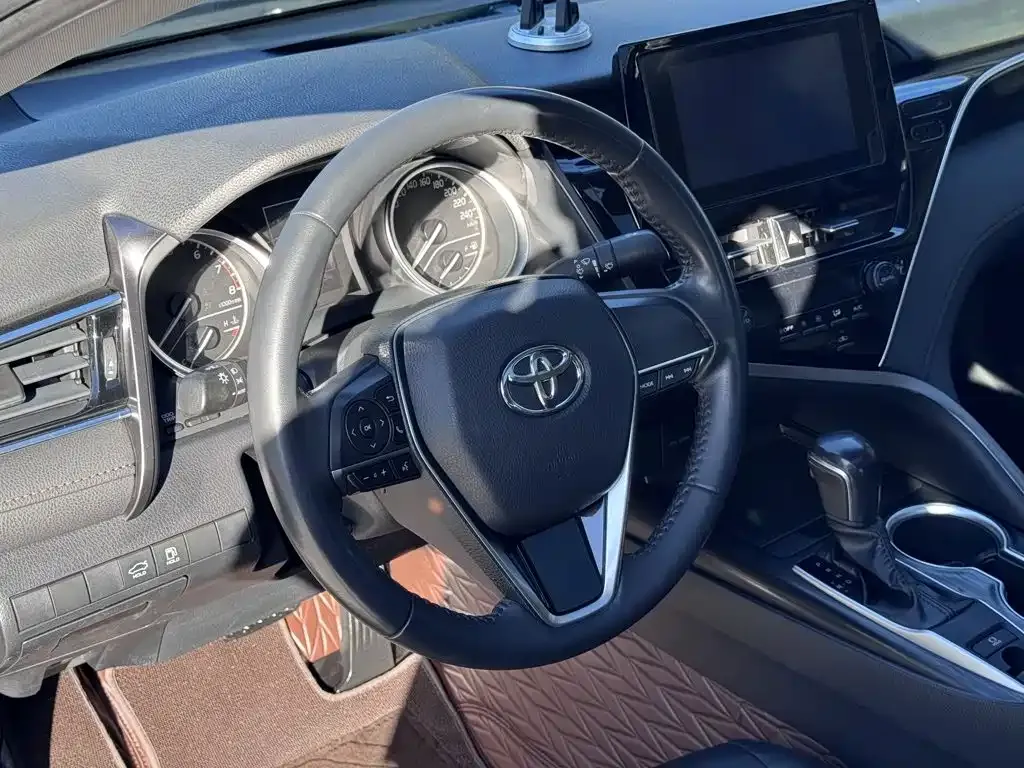 Toyota Camry — фото 6