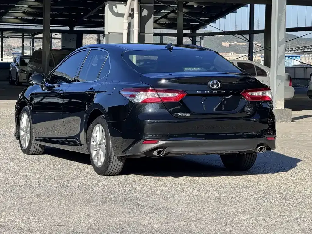 Toyota Camry — фото 3