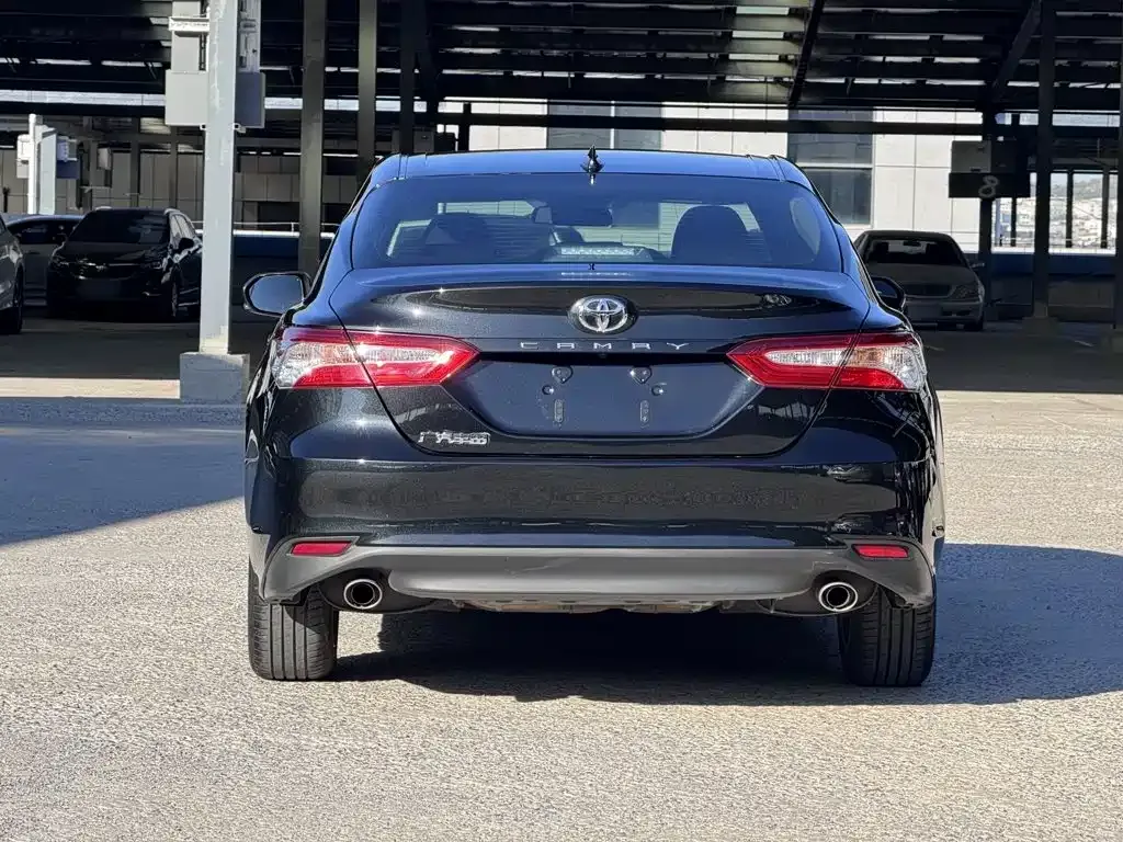 Toyota Camry — фото 5